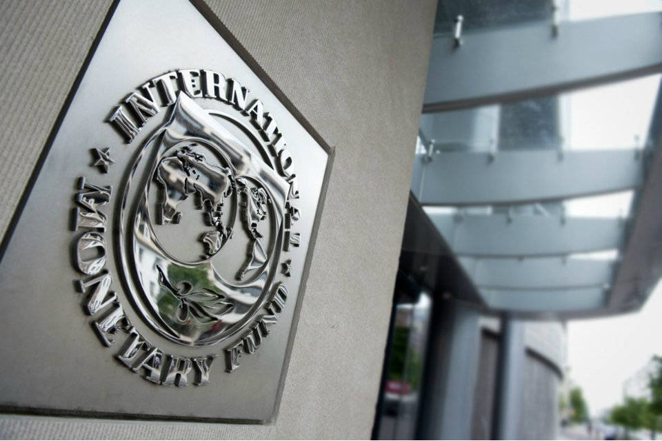 Imagen de la noticia: FMI estima que el PIB de Venezuela se contraerá 4 % este año