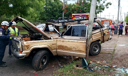Imagen de la noticia: Choque de camioneta contra poste eléctrico deja 5 heridos en Cabimas
