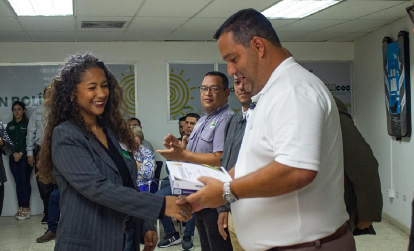 Imagen de la noticia: Alcaldía de Maracaibo otorga microcréditos y puntos de venta a 14 emprendedores