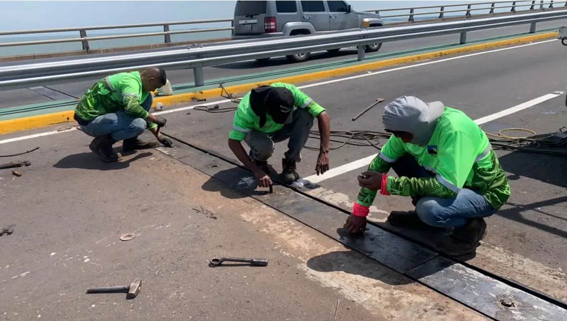 Imagen de la noticia: Ministerio de Transporte completa mantenimiento a 15 de 22 cubrejuntas en el Puente