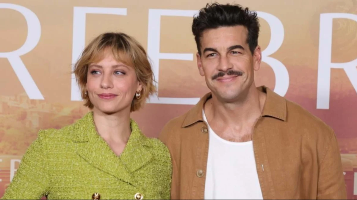 Imagen de la noticia: Mario Casas y Michelle Jenner se reúnen en El secreto del orfebre tras dos décadas de Los hombres de Paco