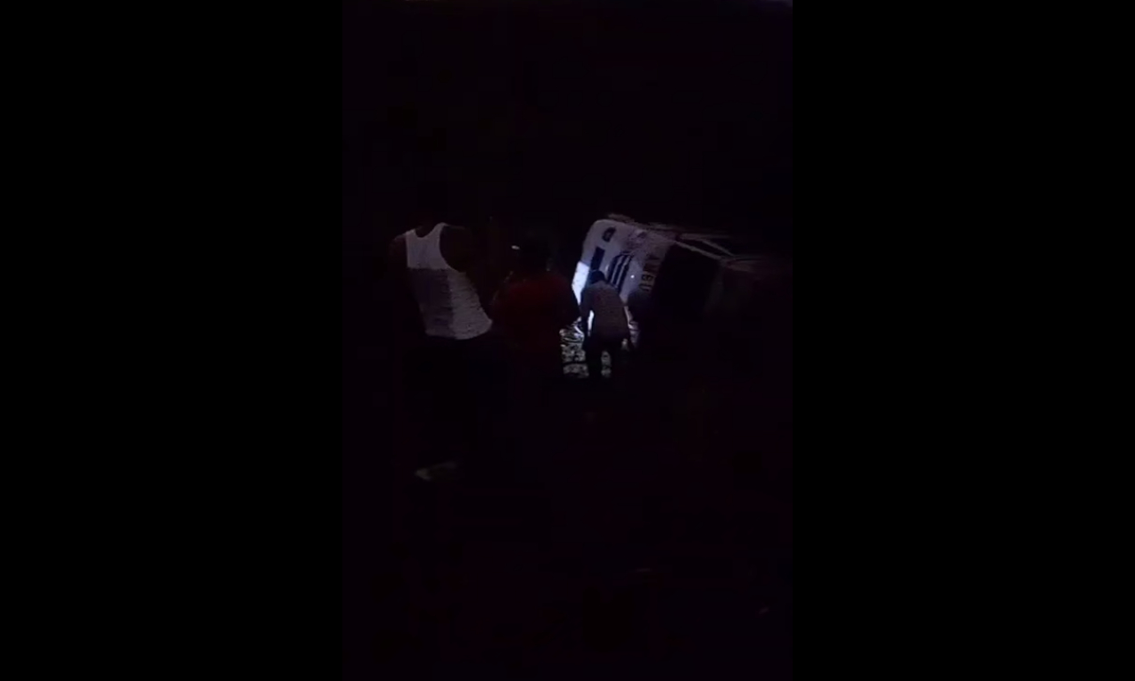 Imagen de la noticia: Ambulancia que traslada a un paciente se precipita y deja 1 muerto y 3 heridos