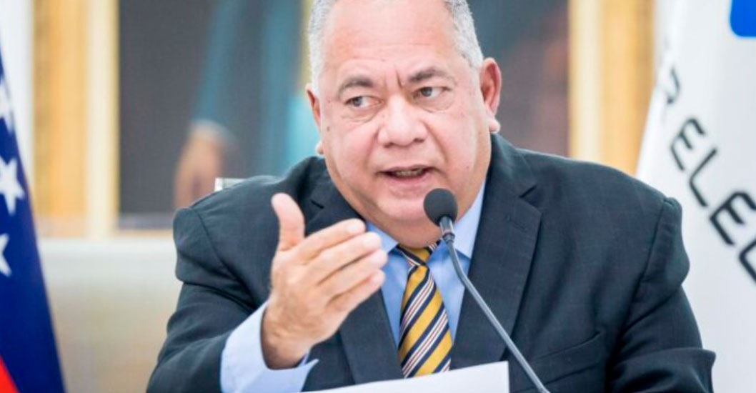 Imagen de la noticia: CNE amplía el tiempo de votación por una hora más o »hasta que culmine la cola»