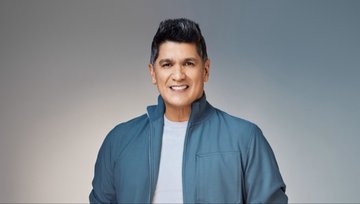 Imagen de la noticia: ¡Sorpresa en el Aire! Eddy Herrera Deleita a Pasajeros en Vuelo a República Dominicana