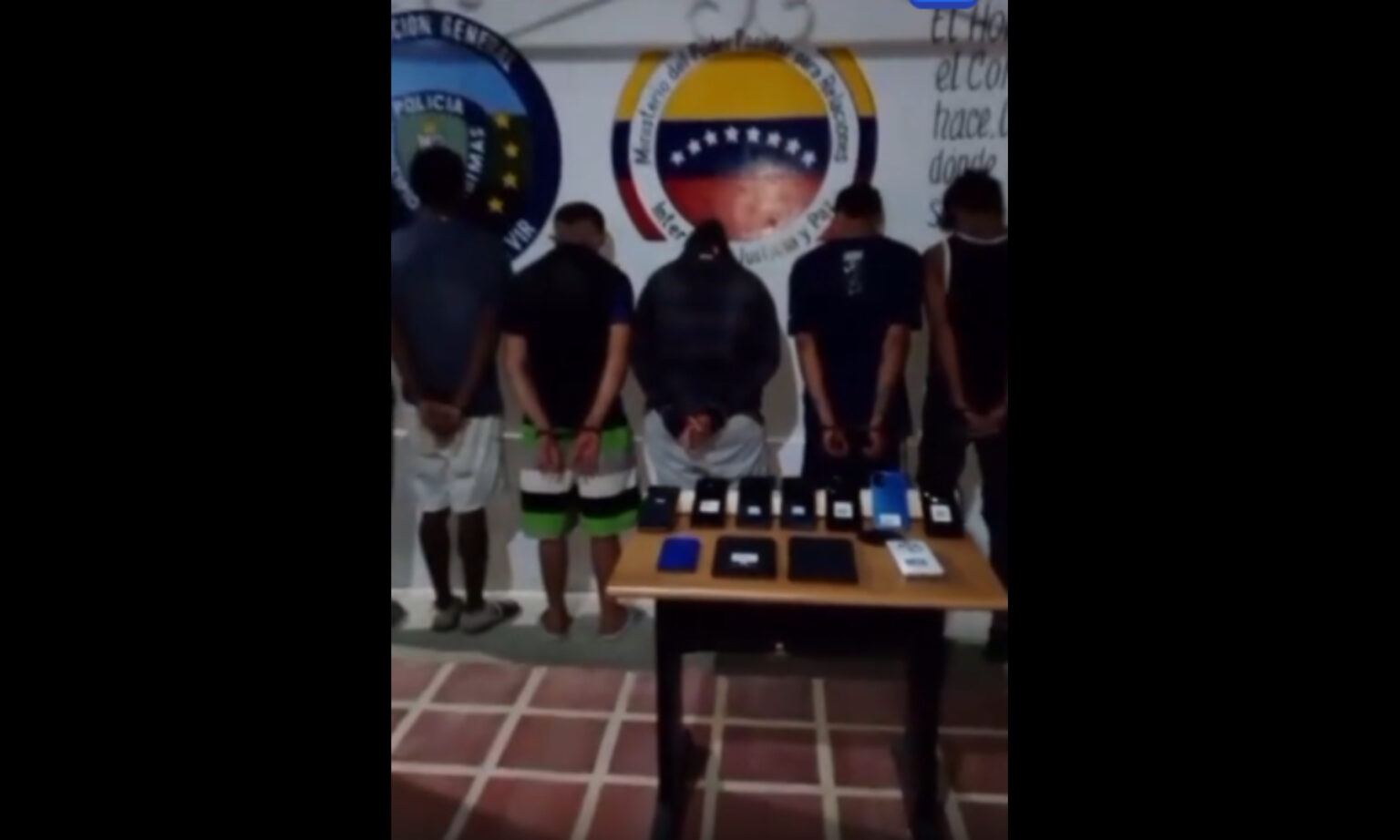 Imagen de la noticia: Detenidas siete personas por hurto de teléfonos en tienda Digitel de Cabimas