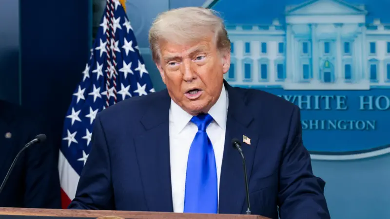 Imagen de la noticia: Corte Suprema de EE. UU. Levanta Bloqueos a la Orden de Trump sobre Ciudadanía por Derecho de Nacimiento