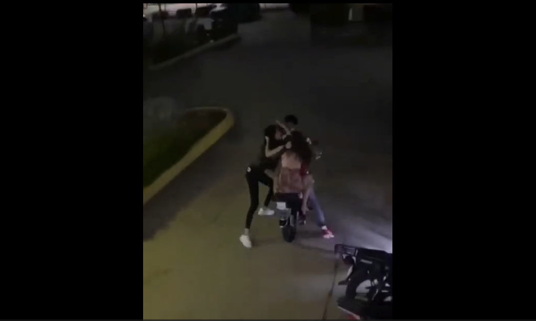 Imagen de la noticia: Enfrentamiento nocturno en Lagunillas: Mujeres protagonizan riña a las afueras de discoteca