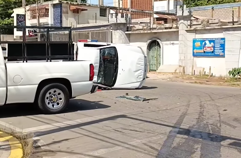 Imagen de la noticia: Vuelco en Maracaibo: Un Chery Orinoco y una camioneta protagonizan aparatoso accidente