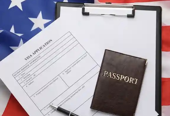 Imagen de la noticia: EE. UU. Implementa Nuevo Recargo de $250 para Visas de No Inmigrante