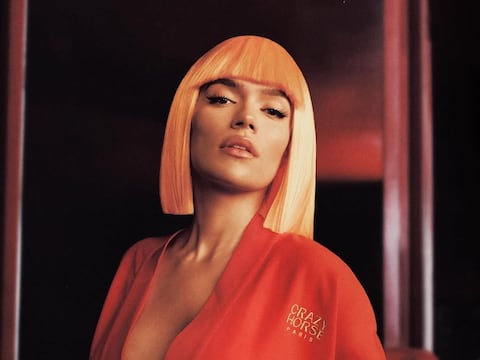 Imagen de la noticia: Karol G rompe esquemas: Primera latina en el icónico Crazy Horse de París
