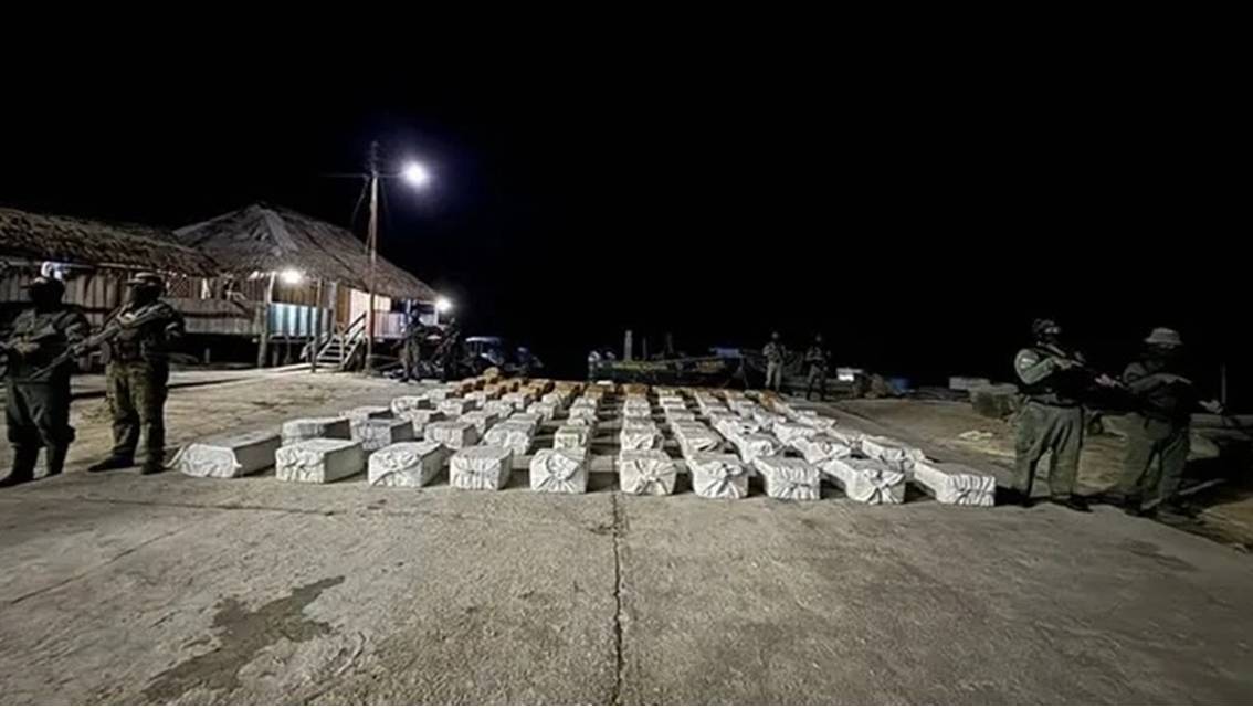 Imagen de la noticia: FANB decomisa casi tres toneladas de droga en operativo en Amazonas
