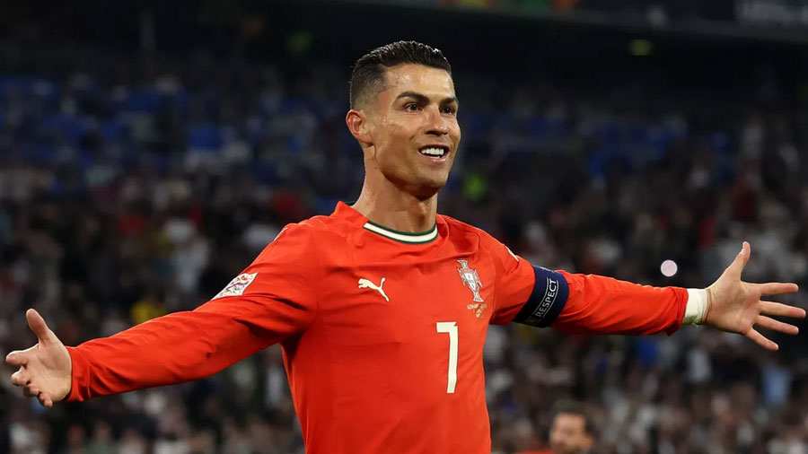Imagen de la noticia: CR7 rompe récords: 140 goles con Portugal y más de 900 en su carrera