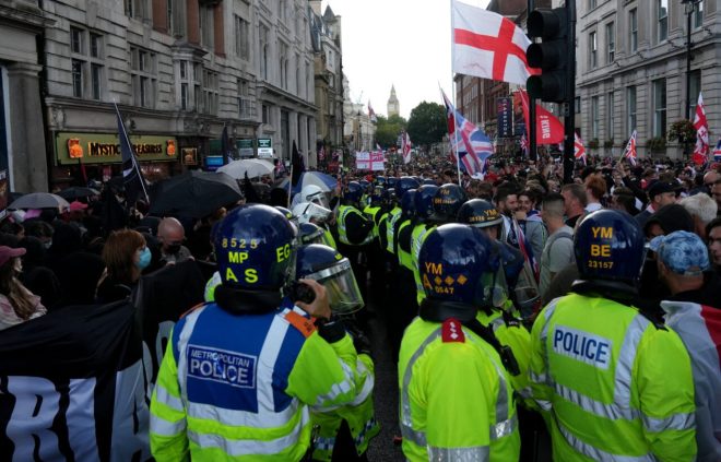 Imagen de la noticia: Marcha de ultraderecha en Londres: miles participan y la policía detiene a 25 personas