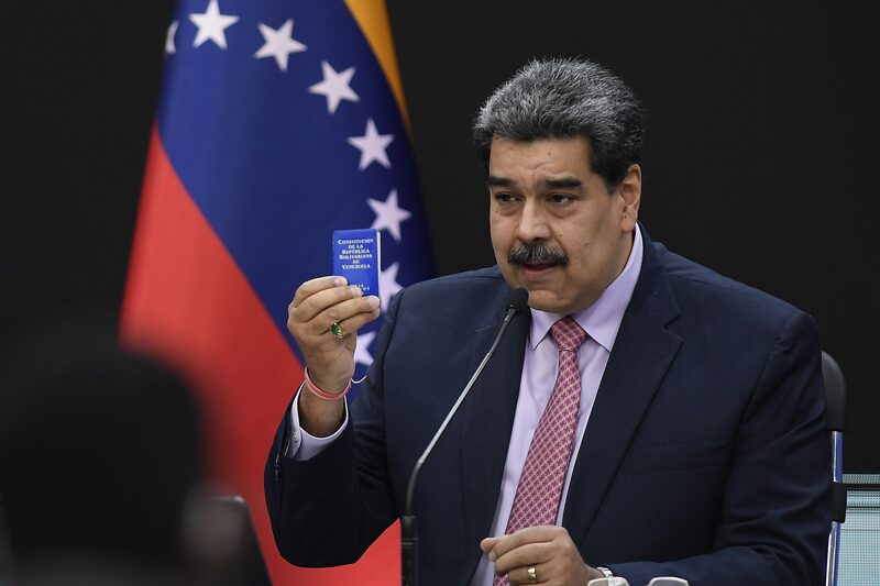 Imagen de la noticia: Maduro inicia el año escolar 2025-2026 en liceo caraqueño rehabilitado