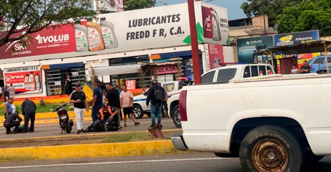 Imagen de la noticia: Dos funcionarios motorizados resultaron heridos en accidente en la Circunvalación 1