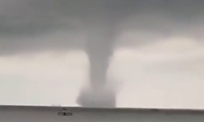 Imagen de la noticia: Fuerte tromba marina en la Costa Oriental del Lago