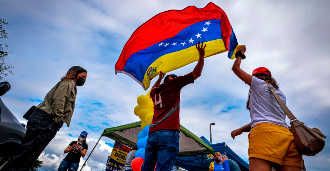 Imagen de la noticia: ¡Tras el fin del TPS! ¿Qué es la salida forzosa diferida que venezolanos piden a Trump?