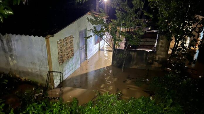 Imagen de la noticia: Onda tropical 48 desata inundaciones en Sucre: Ríos se desbordan y causan estragos