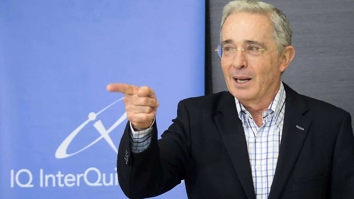 Imagen de la noticia: Tribunal de Bogotá absuelve a Álvaro Uribe en caso de soborno