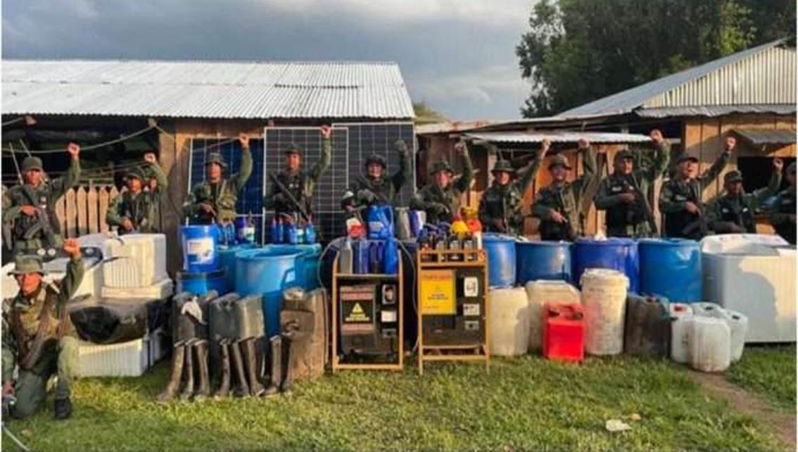 Imagen de la noticia: ¡Funcionaba en una finca apureña! Fanb destruye tremenda base del narcotráfico en el sector Capanaparo