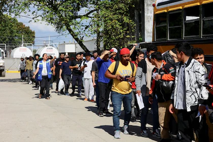 Imagen de la noticia: EE.UU. extiende el proceso para renovar el parole humanitario: quiénes califican y qué cambia desde noviembre de 2025