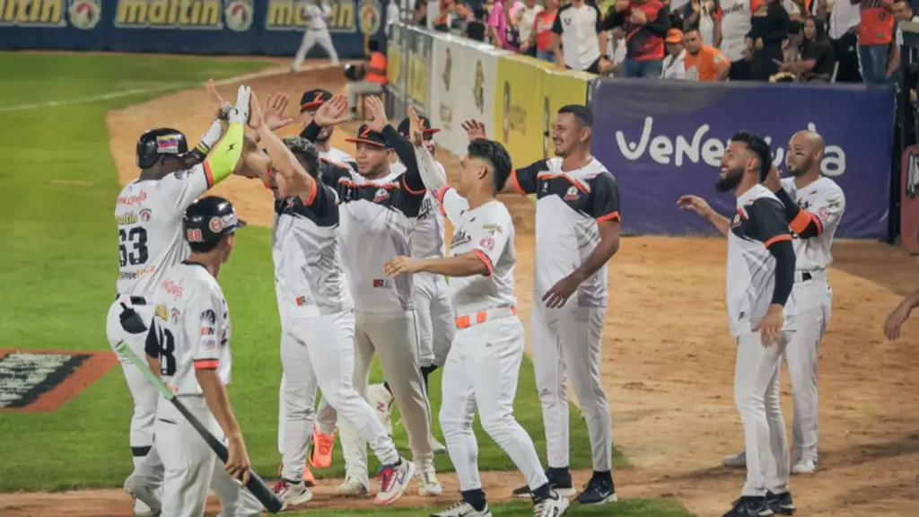Imagen de la noticia: Águilas logra su primer triunfo de la semana 4 al vencer 7-3 a Tiburones