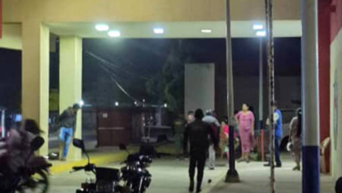 Imagen de la noticia: Motorizado en La Guajira lucha por su vida tras choque con camión