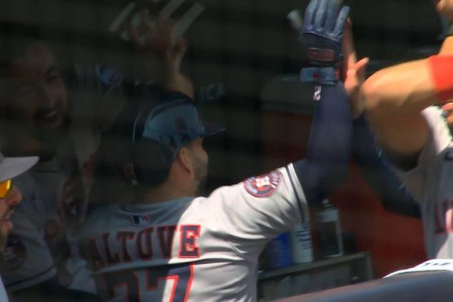 Imagen de la noticia: José Altuve dice adiós a la temporada por cirugía en el pie