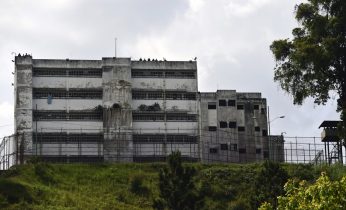 Imagen de la noticia: Denuncian la desaparición de 13 militares de la cárcel de Ramo Verde