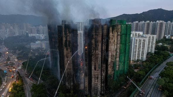 Imagen de la noticia: Hong Kong en Shock: Incendio Devastador Deja Decenas de Víctimas y Cientos de Desaparecidos