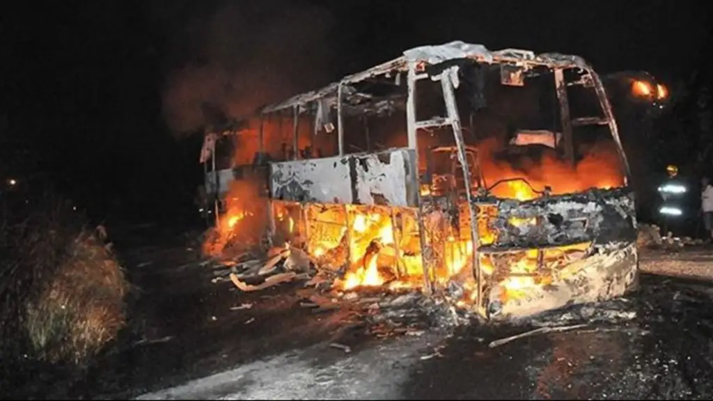 Imagen de la noticia: Autobús de larga distancia se incendia por completo: esto se sabe sobre las posibles causas