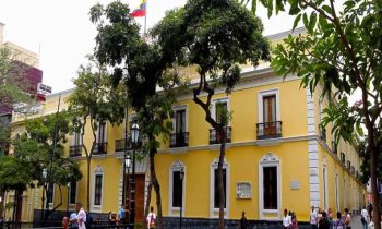 Imagen de la noticia: Gobierno tilda de “robo descarado” confiscación de buque petrolero por EE. UU.