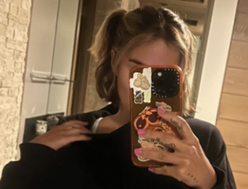 Imagen de la noticia: Karol G sorprende a sus seguidores con radical cambio de look