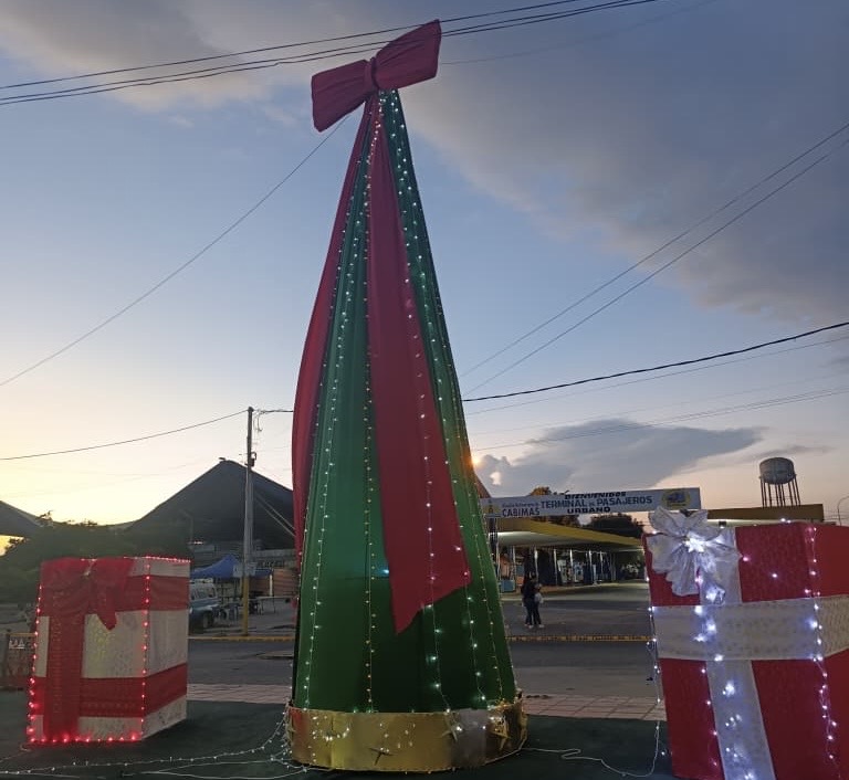 Imagen de la noticia: Mercado de Detallista «Copaiba de Cabimas celebró su primer Encendido Navideño
