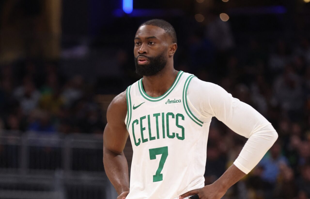 Imagen de la noticia: Jaylen Brown anota 30 puntos y los Celtics ganan cuatro al hilo en la NBA