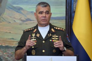 Imagen de la noticia: Padrino López confirma que 47 efectivos de la FANB murieron durante el ataque de EE.UU.