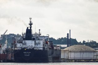 Imagen de la noticia: México lanza un salvavidas petrolero a Cuba tras el parón venezolano