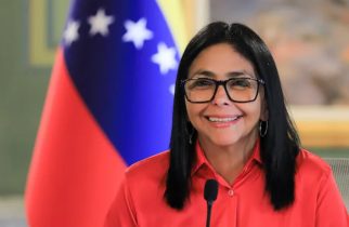 Imagen de la noticia: Delcy Rodríguez ordena otorgar viviendas para las familias afectadas por el bombardeo de EEUU