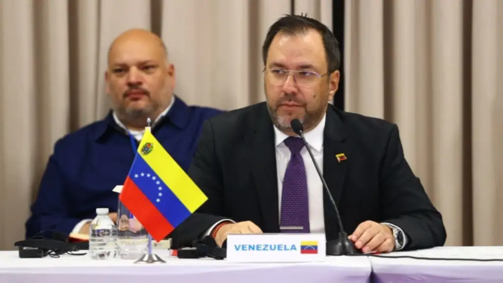 Imagen de la noticia: Encuentro clave en Caracas: Canciller venezolano recibe a la nueva jefa de la diplomacia de EE.UU.