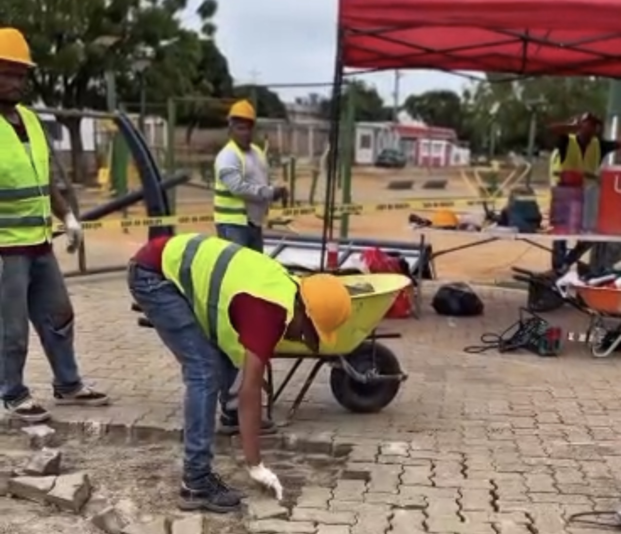 Imagen de la noticia: Alcaldía Bolivariana de Cabimas inicia trabajos de nueva Parada Inteligente en la Plaza El Barroso