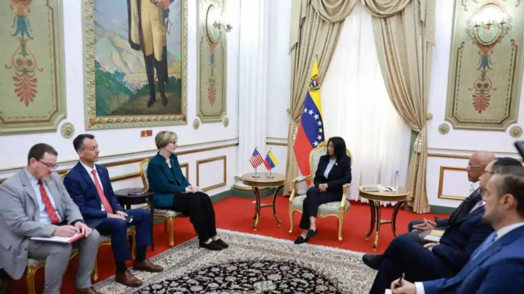 Imagen de la noticia: Laura Dogu enviada de Washington se reúne con Delcy Rodríguez y presenta la hoja de ruta para la transición