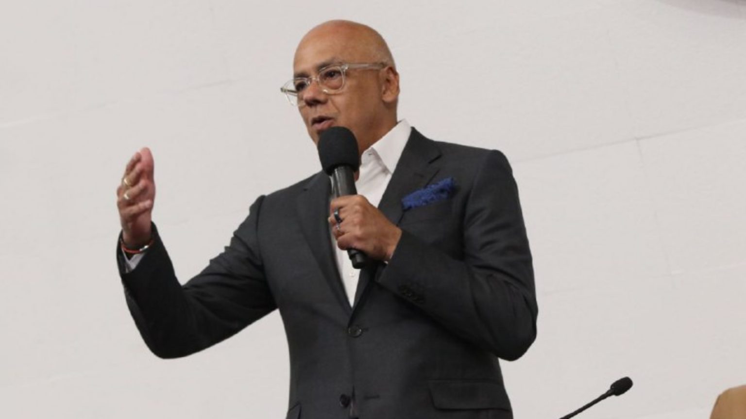 Imagen de la noticia: Jorge Rodríguez pide «perdón» en la AN: «A mí no me gustan los presos»