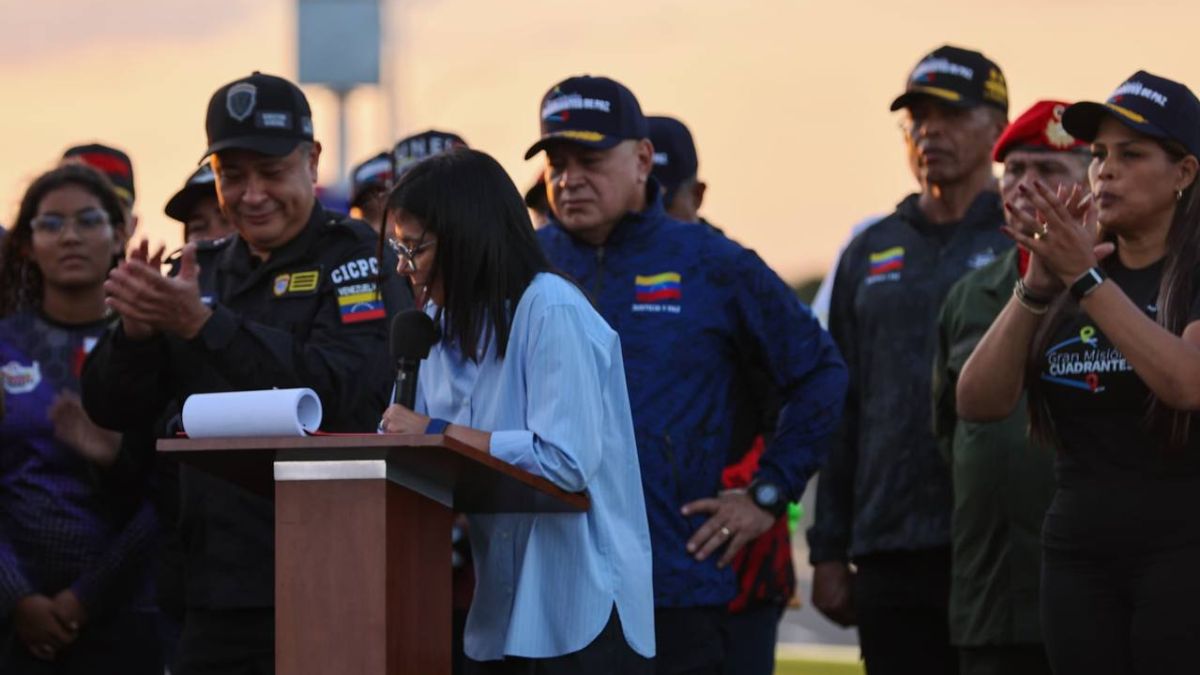 Imagen de la noticia: Delcy Rodríguez firma Ley del Estatuto de la Función de la Policía de Investigación