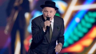 Imagen de la noticia: Rubén Blades le pone fecha a su adiós de los escenarios 2028