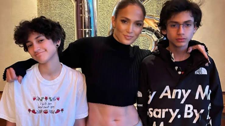 Imagen de la noticia: ¡Ya son mayores de edad! Así celebró Jennifer López los 18 años de sus gemelos
