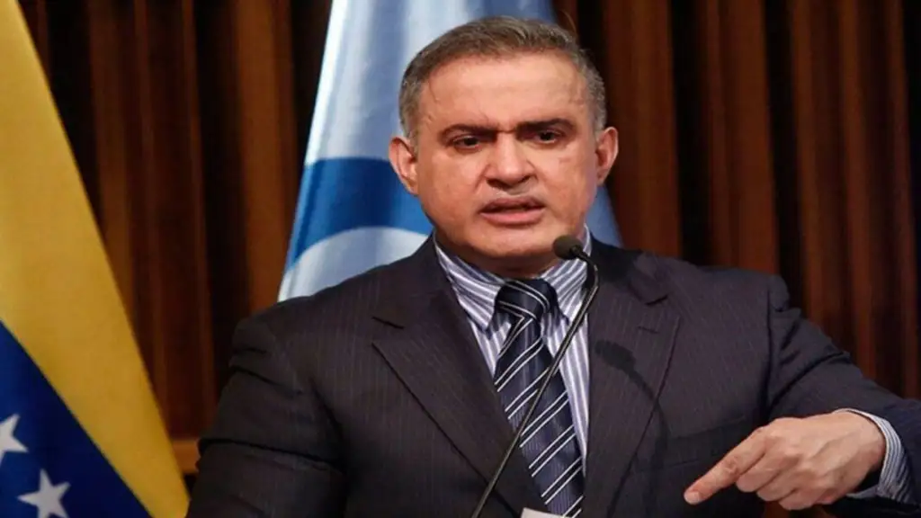 Imagen de la noticia: RenuncianFiscal General y Defensor del Pueblo en plena sesión