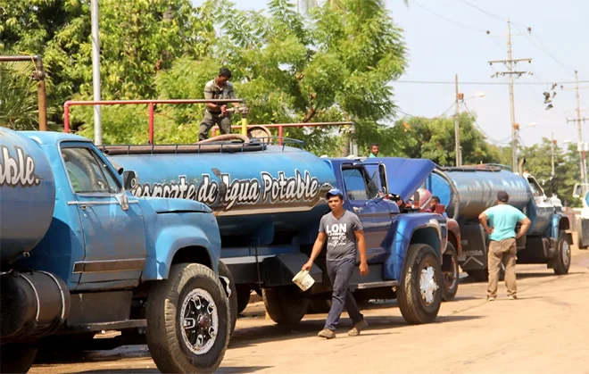 Imagen de la noticia: Fijan precio oficial de la pipa de agua para frenar la especulación