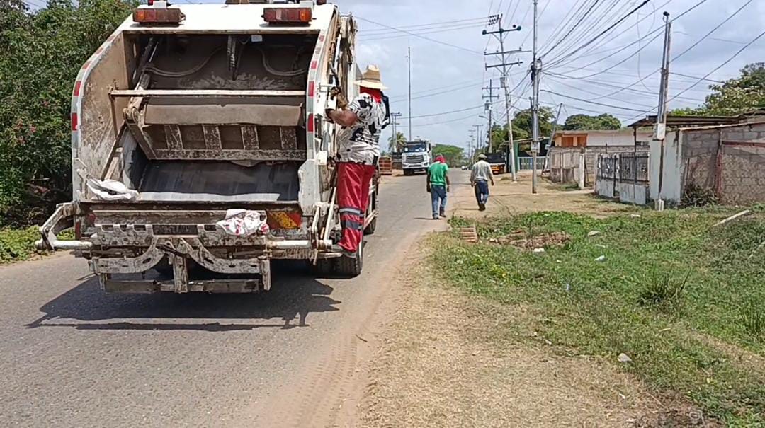 Imagen de la noticia: Municipio Cabimas: Reportan el retorno de la rutas de Aseo Urbano en el Sector El Lucero de esta localidad