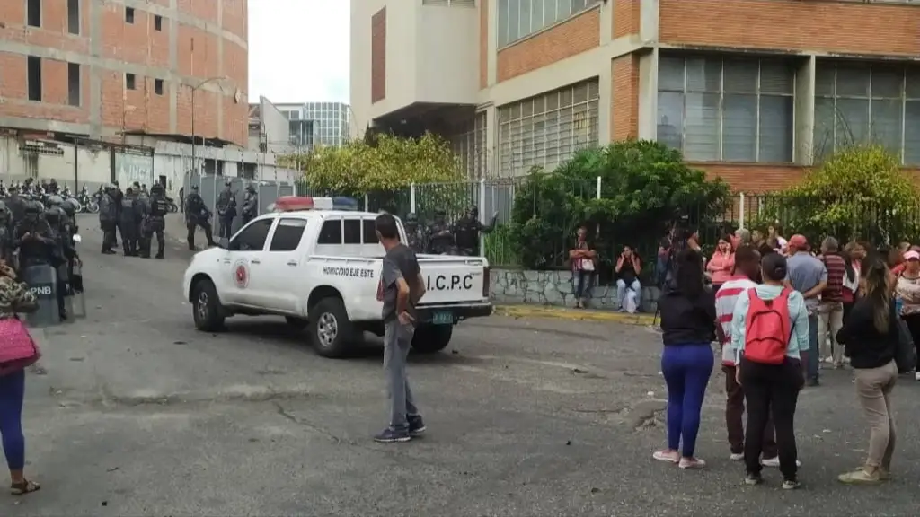 Imagen de la noticia: Liberan a 7 presos políticos en la sede de la PNB en Boleíta