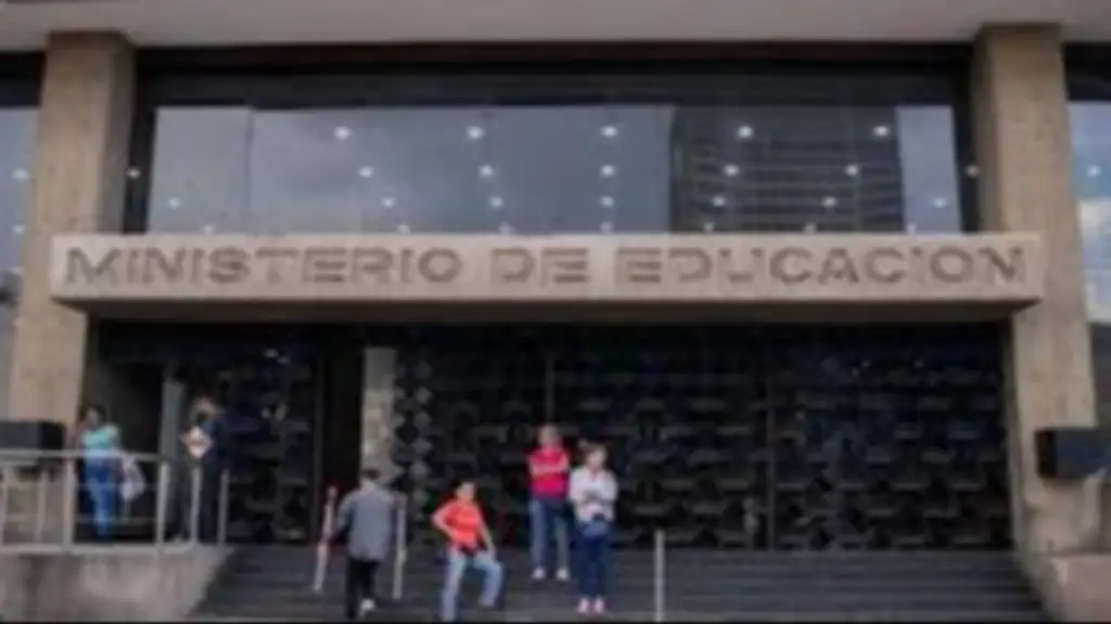 Imagen de la noticia: Ministerio de Educación activa plan con beneficio económico mensual para maestros